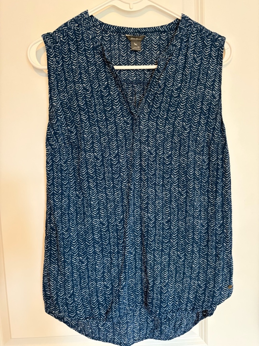 Eddie Bauer Blue Chevron-Pattern Sleeveless V-Neck Top